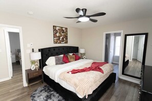 3 chambres, fer et planche à repasser, Wi-Fi, draps fournis