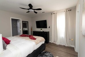 3 bedrooms, iron/ironing board, WiFi, bed sheets