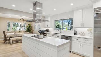 Peti sejuk, ketuhar gelombang mikro, ketuhar, dapur