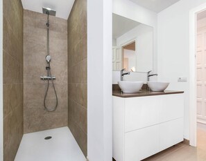 Apartment | Bathroom