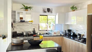 House, 5 Bedrooms, Accessible, Smoking | Interior