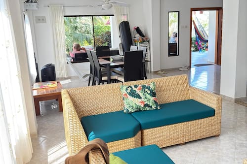 House, 5 Bedrooms, Accessible, Smoking | Living room