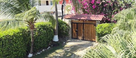 House, 5 Bedrooms, Accessible, Smoking | Garden