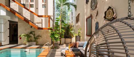 Innenpool, beheizter Pool