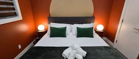 4 bedrooms, desk, iron/ironing board, free WiFi