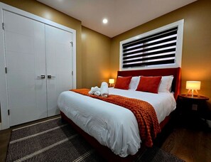 4 slaapkamers, een bureau, een strijkplank/strijkijzer, gratis wifi