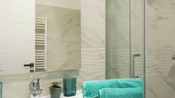 Doccia, asciugacapelli, bidet, asciugamani