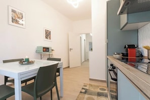 Fridge, microwave, oven, stovetop - Vigna Clara apartament 2 km from Milvian Bridge   (Roma)