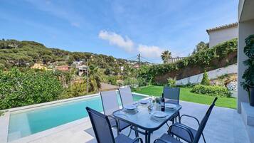 Villa | Balcony