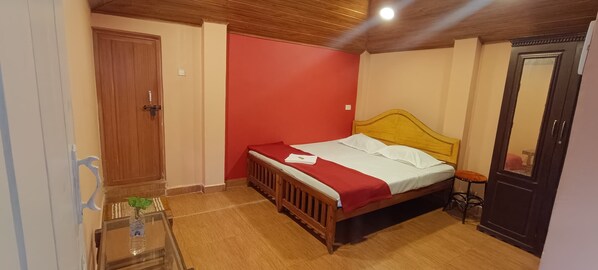 6 bedrooms, WiFi, bed sheets