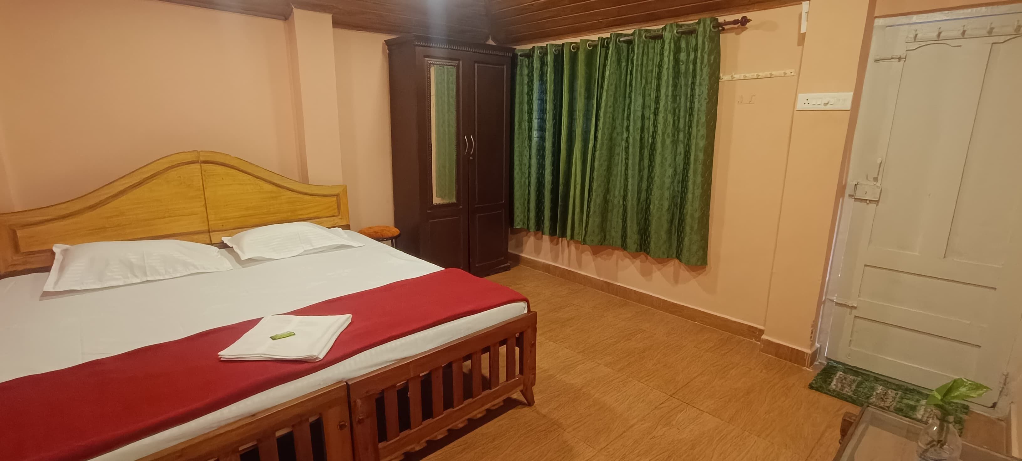 6 bedrooms, WiFi, bed sheets