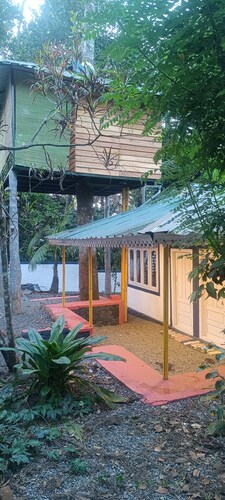 6-bedroom bed & breakfast in gorgeous Kumily, thekkady with WiFi