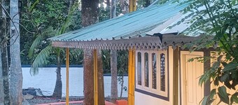 6-bedroom bed & breakfast in gorgeous Kumily, thekkady with WiFi