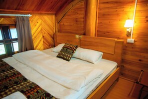 Habitación básica doble, vistas al jardín | Escritorio, wifi gratis, ropa de cama