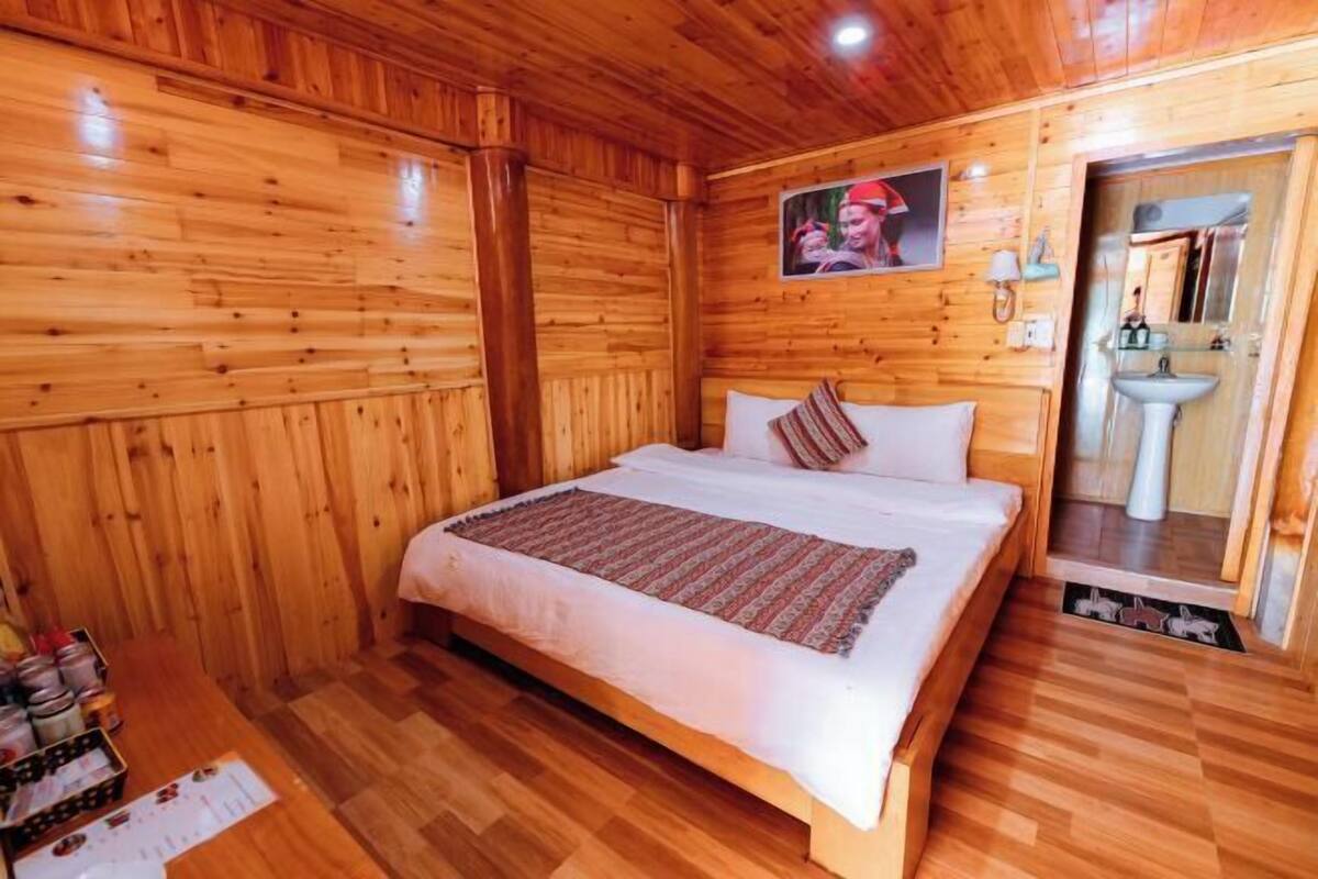 1 bedroom, desk, free WiFi, bed sheets