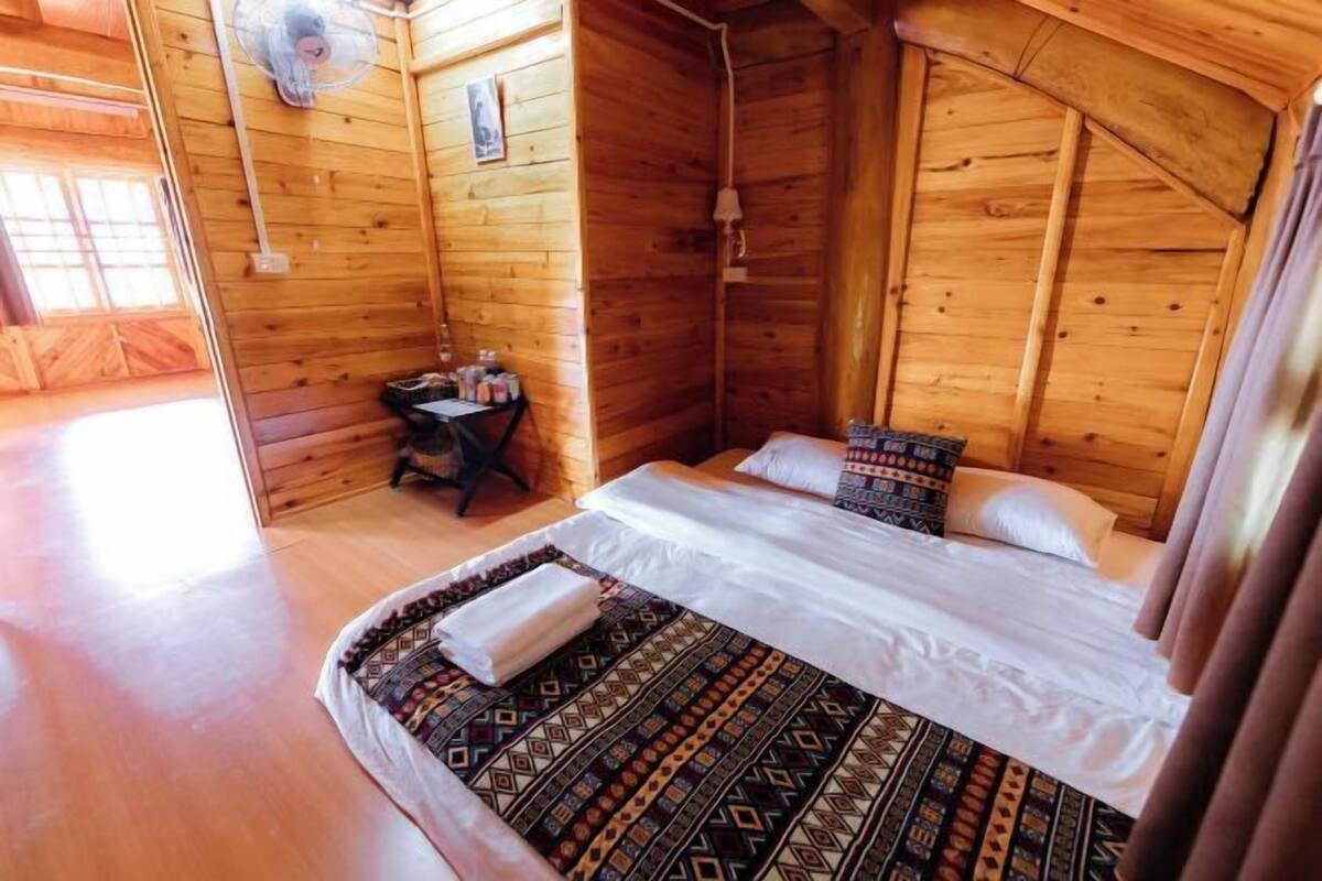 1 bedroom, desk, free WiFi, bed sheets