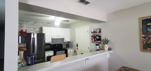 Charming & Spacious 4-bedroom homr with AC, WiFi, Lots of Parking in Brownsville