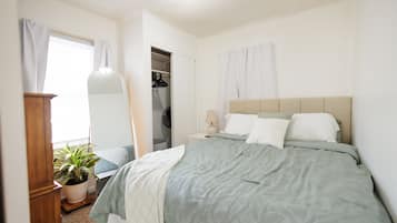 2 bedrooms, iron/ironing board, WiFi, bed sheets