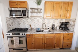 Mikroaaltouuni, uuni, liesi