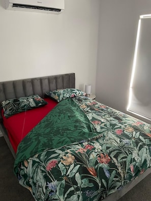 1 bedroom, desk, free WiFi, bed sheets