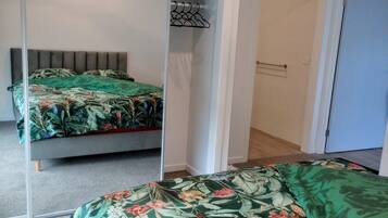 1 bedroom, desk, free WiFi, bed sheets