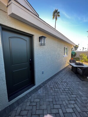 Terrace/patio - Private 1 bedroom, 1 bath
In-unit Washer-Dryer (Phoenix)