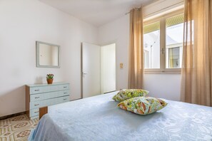 2 camere, una scrivania