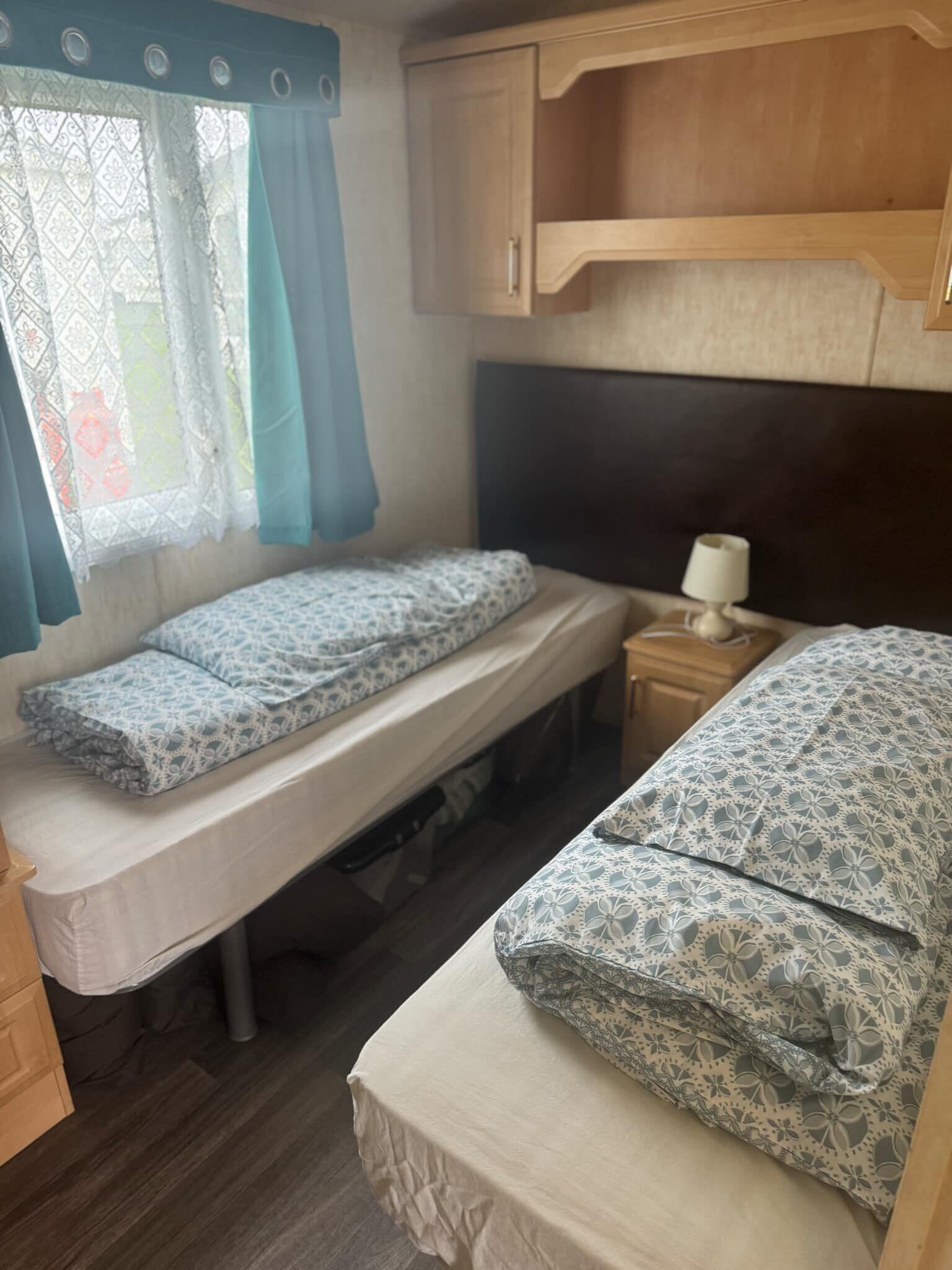 3 bedrooms, bed sheets