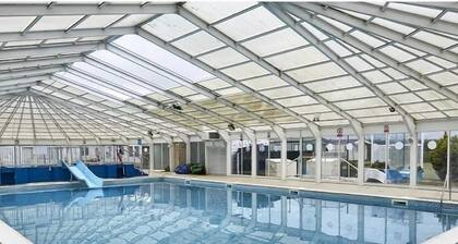 Family Caravan - Sleeps 6 - Pets allowed - Pool