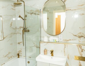 Shower, hair dryer, towels