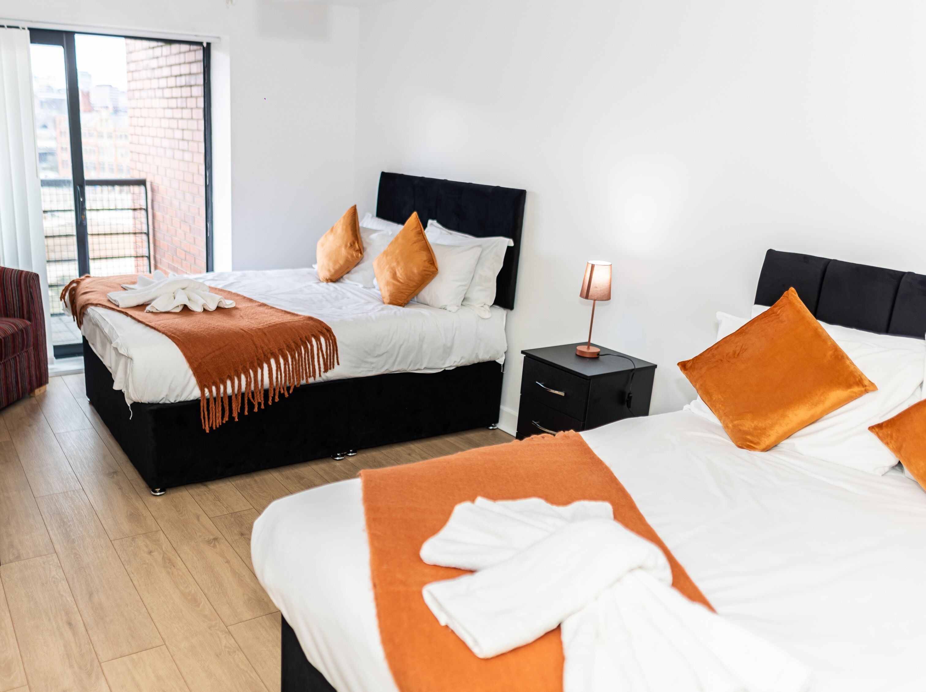 2 dormitorios, tabla de planchar con plancha, wifi y ropa de cama