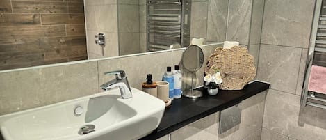 Shower, towels