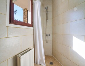 Bathroom - Serene Villa With Yard in Lloret de Mar (Lloret de Mar)