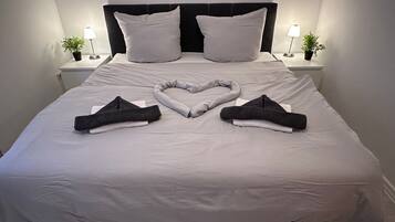 6 Schlafzimmer, Schreibtisch, Bügeleisen/Bügelbrett, WLAN