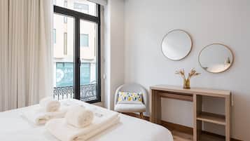 2 bedrooms, internet, bed sheets