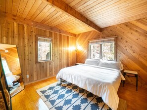 4 bedrooms, travel crib, WiFi, bed sheets