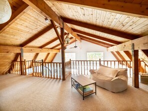 Interior - Lakeview Cottage on Otis Reservoir (Tolland)