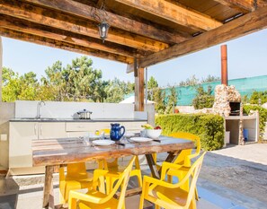 Villa | Balcony - Villa in Lloret de Mar With Private Pool (Vidreres)