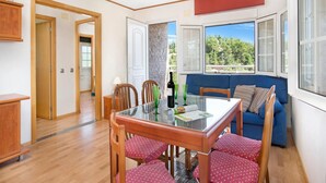 Villa | Dining - Villa in Lloret de Mar With Private Pool (Vidreres)