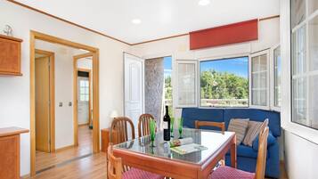 Villa | Dining