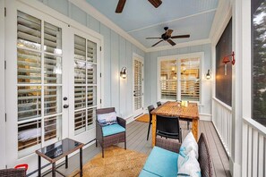 屋外ダイニングエリア