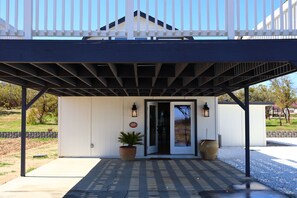 Exterior - Charming 2-bedroom Barndominium in Anza with AC, WiFi. Enjoyable getaway (Anza)