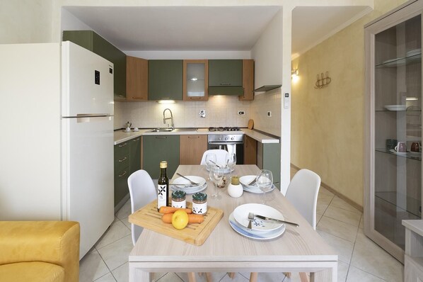 Kühlschrank, Ofen, Herdplatte, Geschirrspüler