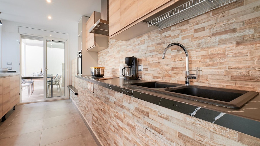 Beautiful Villa With Terrace Near Beach