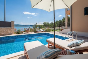 Pool - Beachfront villa Noa with heated pool (Pridraga)