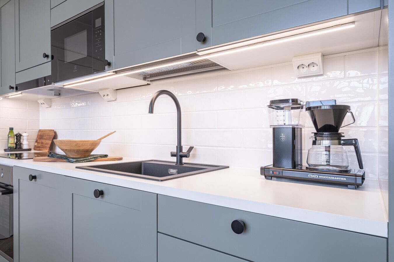 冰箱、微波炉、烤箱、炉灶