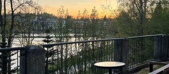 Historical 1BR Penthouse with Sauna and Free Parking