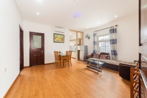 Appartement, 2 chambres, vue ville | Coin séjour