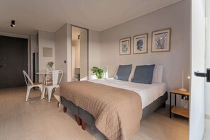 Strykjärn/strykbräda, wi-fi och sängkläder