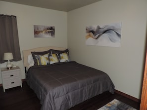 3 slaapkamers, een strijkplank/strijkijzer, wifi, beddengoed